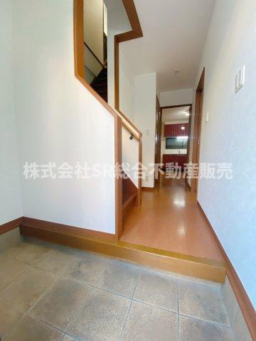 俊徳町5丁目中古戸建の玄関|玄関にシューズボックスを置いても広く使えます！