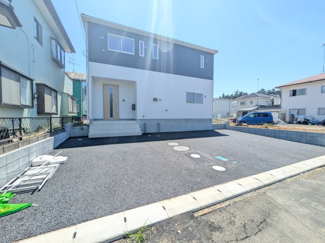下妻市高道祖　第4　新築戸建ての前面道路含む現地写真|写真だけでは伝わらない快適さを、ぜひ現地で体感しませんか？
即日見学可能です！平日のご案内も可能です♪
お気軽にお問合せまたはお電話ください！
0297-86-8370まで【リアライズ不動産】