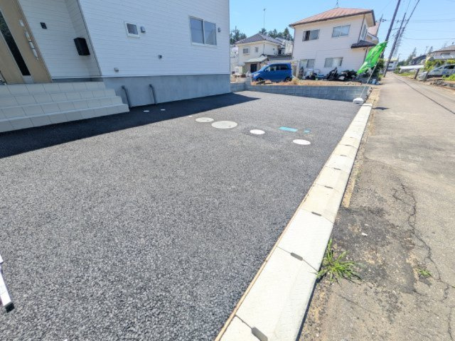 下妻市高道祖　第4　新築戸建ての駐車場|駐車4台可能で、出し入れしやすいゆとりのカースペース。
月々の駐車場代が不要な点も大きな魅力です。