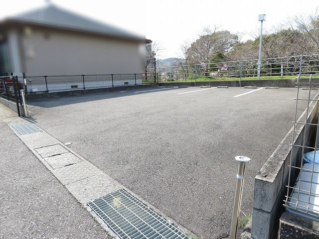 大谷公園町　月極駐車場