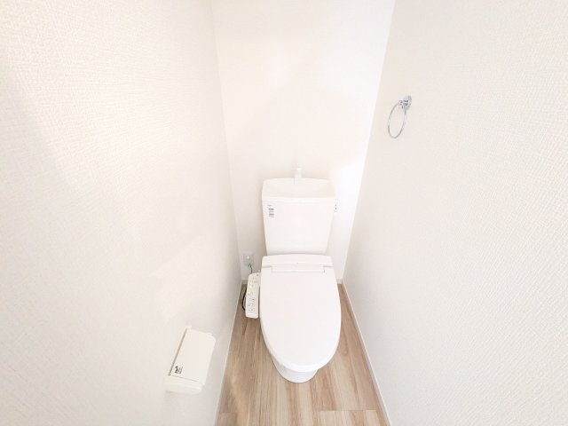 守谷市本町　10期　新築戸建てのトイレ|高い節水性能で、水道代を大幅にカット。環境とお財布に優しく、家計をしっかりサポートします。
もちろん温水洗浄便座付きです♪