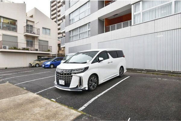 LaSante葵の駐車場