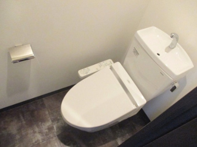 【トイレ】 | レオングラン新大阪レジデンス | ウォシュレットが付いた快適なトイレです