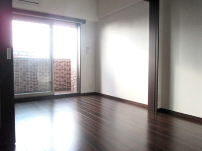 【居間・リビング】 | レオングラン新大阪レジデンス | 明るく綺麗なお部屋です