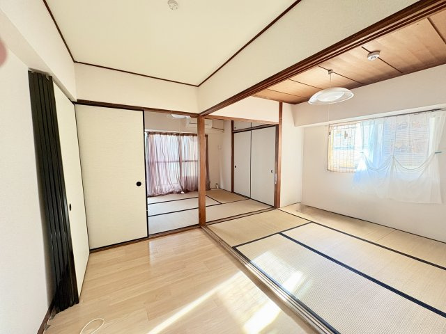 第一ビレッタ浜松　中央区西伊場町の居間・リビング|4.5帖と6帖の和室スペースです。襖を取り外せは広々とした1Rでも活用できます。