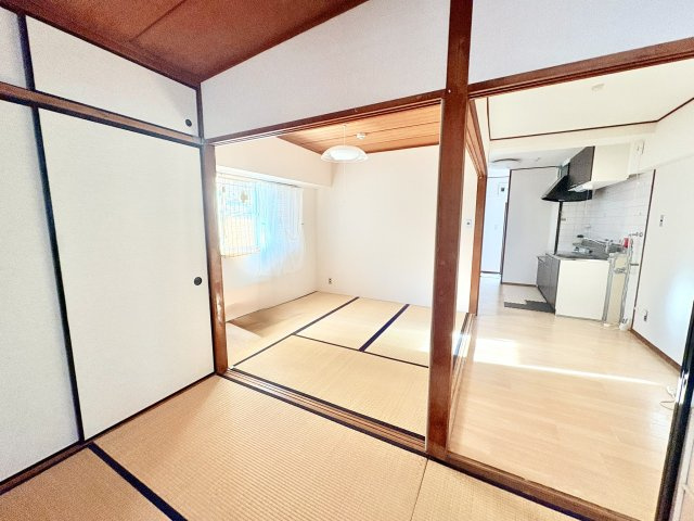第一ビレッタ浜松　中央区西伊場町の居間・リビング|角部屋の為、南側と西側から遮光面があり明るい室内です。