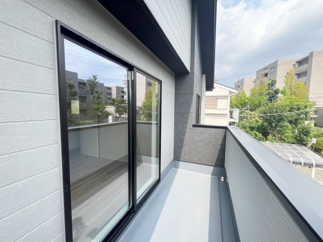 所沢市小手指南6丁目のバルコニー|南側のバルコニーはたっぷりの日差しが差し込みます♪