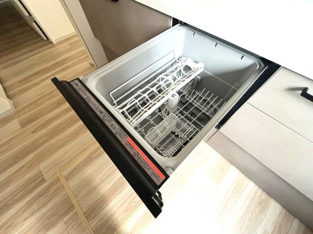 所沢市小手指南6丁目のキッチン|食洗器付きのキッチンです。お皿洗いに便利です。
