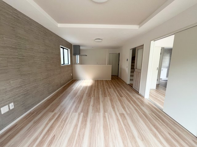 所沢市小手指南6丁目の居間・リビング|18.5帖のLDKです！