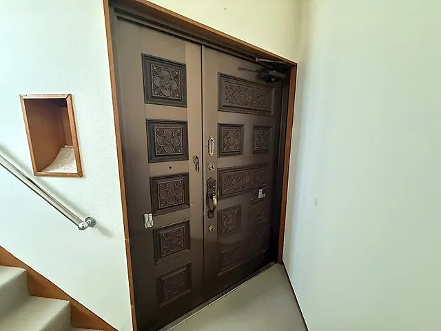 リアライズ甲南山手（旧ＹＭアーバン）のエントランス