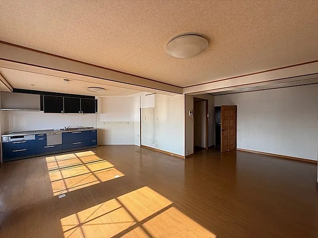 リアライズ甲南山手（旧ＹＭアーバン）の居間・リビング