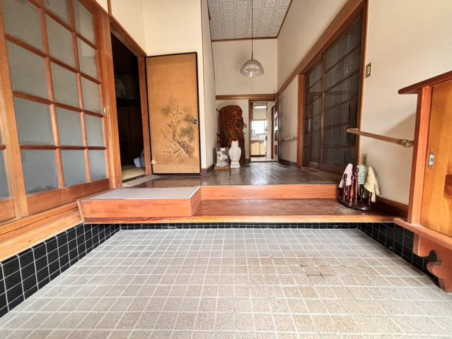 下妻市平沼　古民家風　中戸建ての玄関