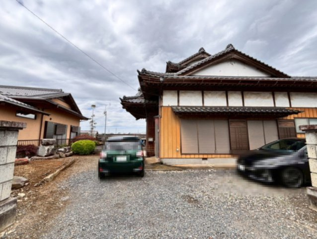 下妻市平沼　古民家風　中戸建ての駐車場