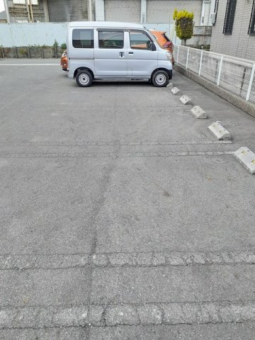 アンソレイエⅢの駐車場