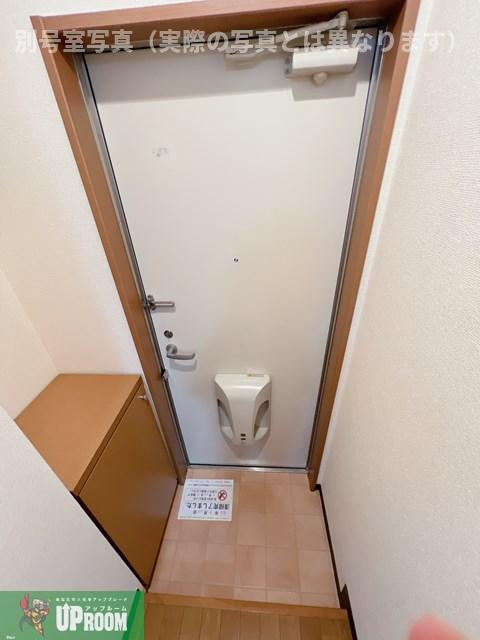 グレイス・アキの玄関
