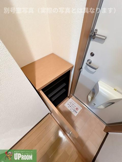 グレイス・アキの玄関