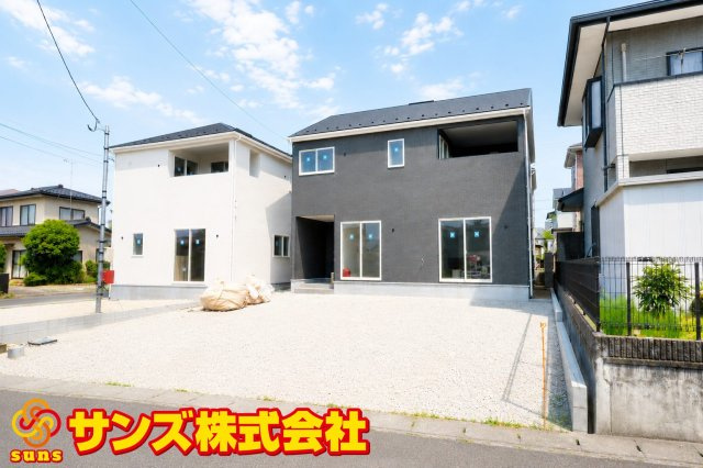 岩瀬郡鏡石町境第５　　　１号棟　　　鏡石第１小学校、鏡石中学区の外観|南東側から見た駐車場を含む外観♪