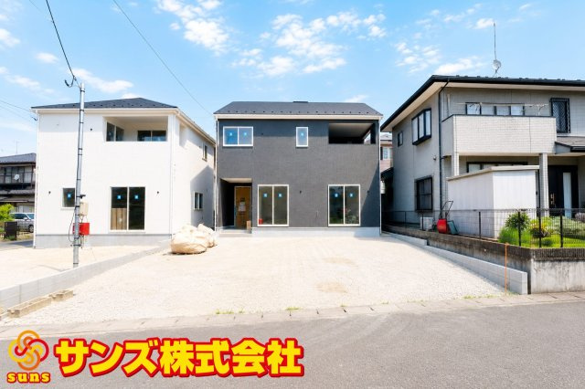 岩瀬郡鏡石町境第５　　　１号棟　　　鏡石第１小学校、鏡石中学区の外観|南側から見た駐車場を含む外観♪