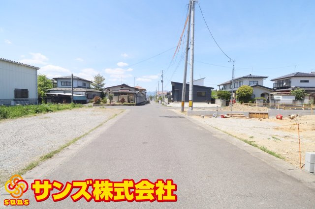 岩瀬郡鏡石町境第５　　　２号棟　　　鏡石第１小学校、鏡石中学区の外観|南側前面道路