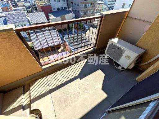 大忠ビルのバルコニー