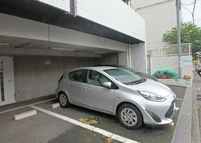 CYNTHIAFOUR-Def-Fort　分譲賃貸　角部屋　オートロックの駐車場