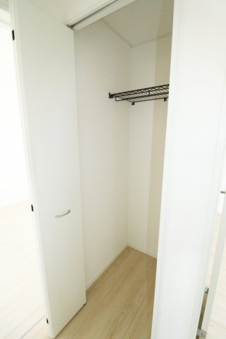 郡山市大槻町字林ノ東　　　１号棟　　　開成小学校、郡山第１中学区の洋室