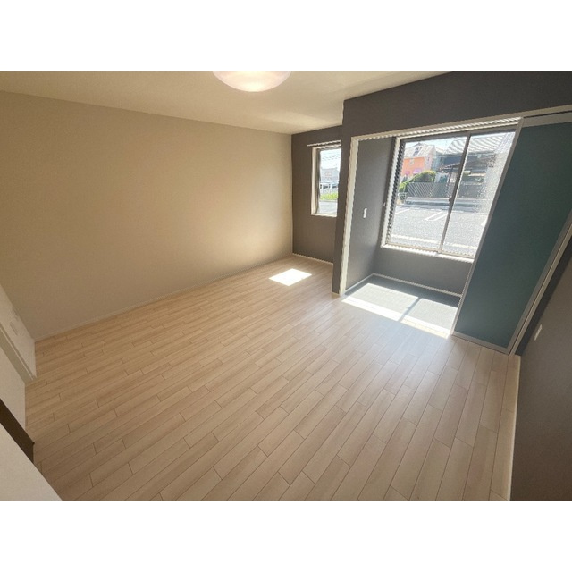 岐阜市西鶉１丁目のアパートの居間・リビング