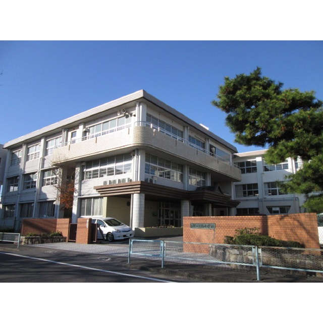 岐阜市西鶉１丁目のアパートの周辺|鶉小学校