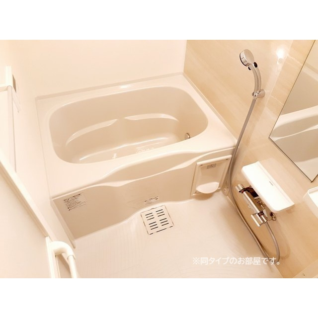 岐阜市西川手１丁目のアパートの浴室