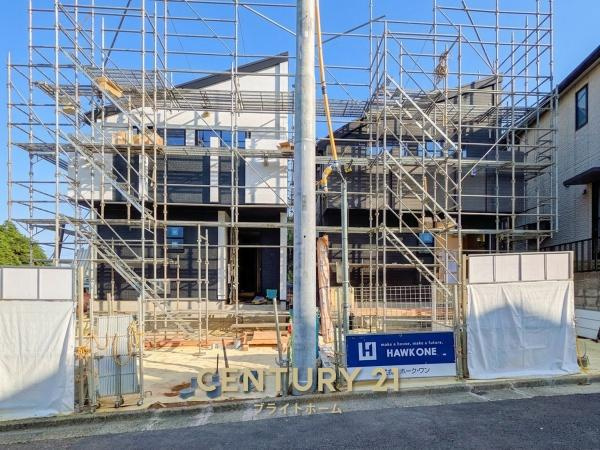横浜市旭区南本宿町の新築一戸建の前面道路含む現地写真|落ち着いた街並みになります。
是非一度、現地へお越しください。 
ご自宅までの送迎もいたします
※植栽はCGでの参考レイアウトです。