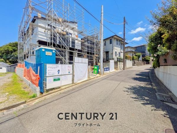 横浜市旭区南本宿町の新築一戸建の前面道路含む現地写真|閑静な住宅街につき住環境良好です♪
お気軽にお問い合わせください。