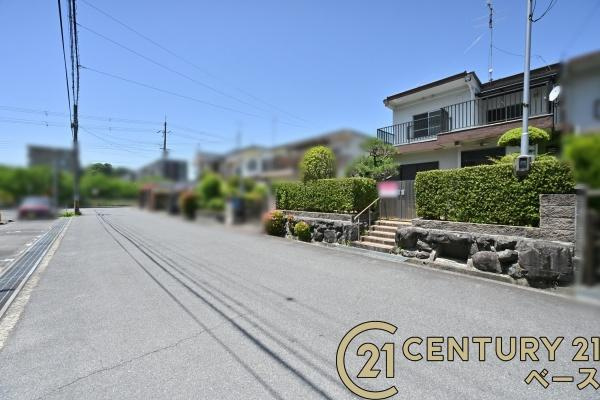 橿原市白橿町２丁目の中古テラスハウスの前面道路含む現地写真|■現地撮影写真■閑静な住宅地で穏やかな暮らしをスタート！
