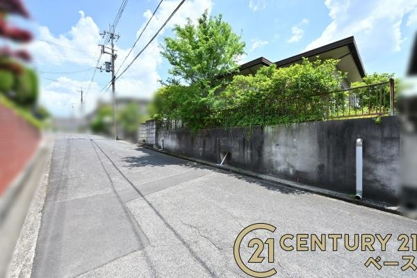 北葛城郡上牧町片岡台１丁目の売地の前面道路含む現地写真|■現地撮影写真■広々とした前面道路で駐車も楽々！