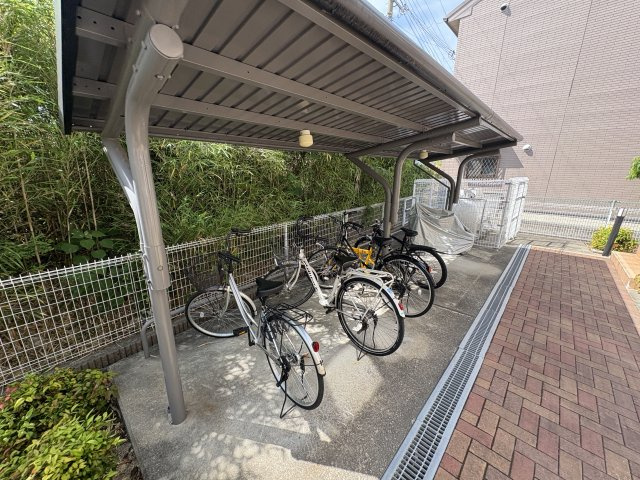 リヴィエール西河原の駐車場