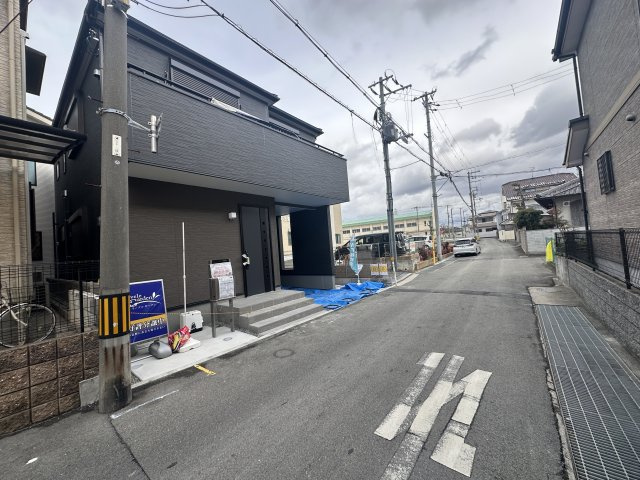 高石市取石3丁目　新築分譲住宅の前面道路含む現地写真