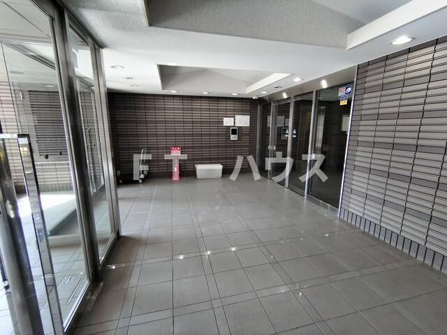 ウェルコート市川のエントランス