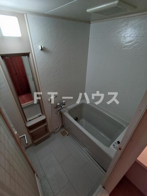 ウェルコート市川の浴室