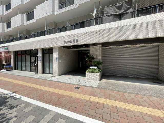 クレール池袋のエントランス