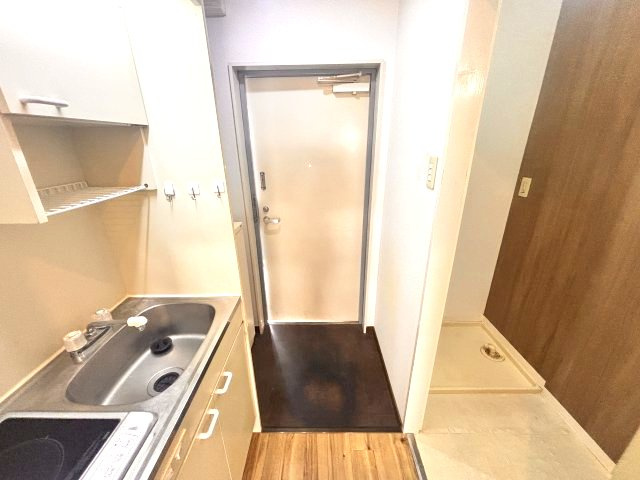 フローレス岡本の玄関