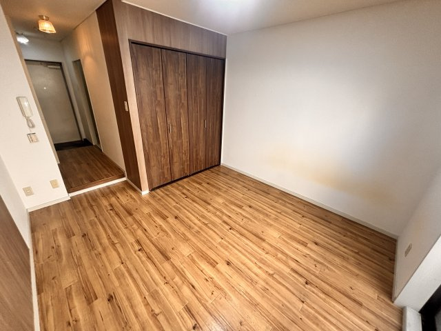 フローレス岡本の洋室