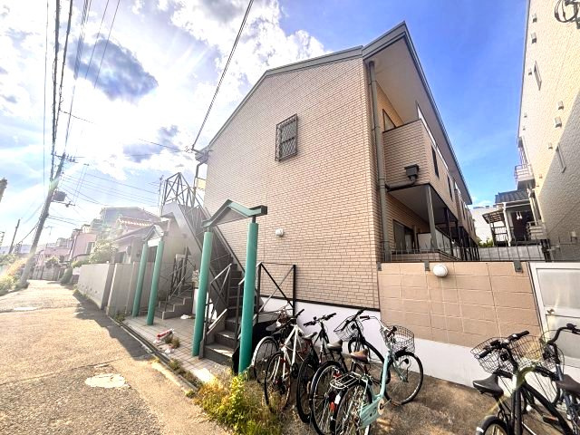 フローレス岡本