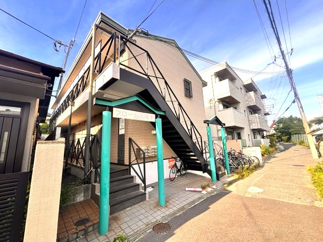 フローレス岡本の外観