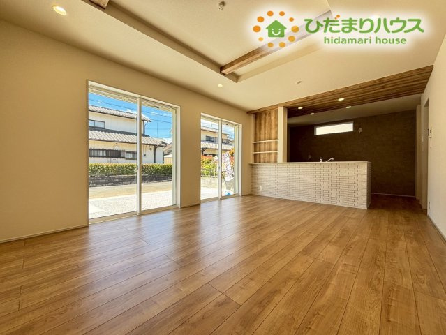 深谷市上柴町東5丁目　新築一戸建て　ブルーミングガーデン　01の居間・リビング