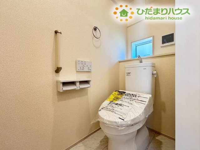 深谷市上柴町東5丁目　新築一戸建て　ブルーミングガーデン　01のトイレ
