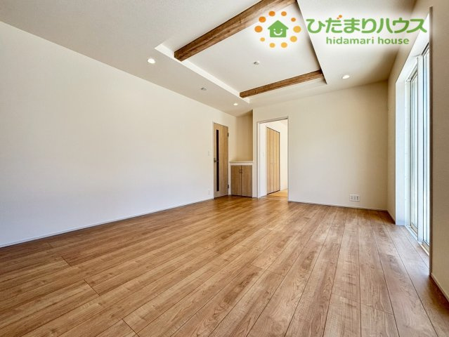 深谷市上柴町東5丁目　新築一戸建て　ブルーミングガーデン　01の居間・リビング