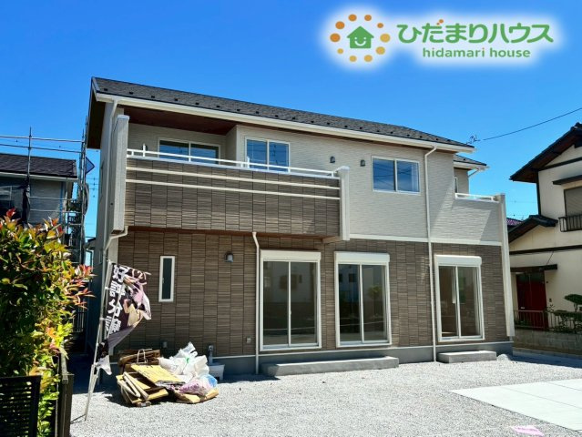 深谷市上柴町東5丁目　新築一戸建て　ブルーミングガーデン　01の外観|落ち着いた色合いの外観デザインです！
周囲の景観に馴染む上品な雰囲気が素敵ですね！