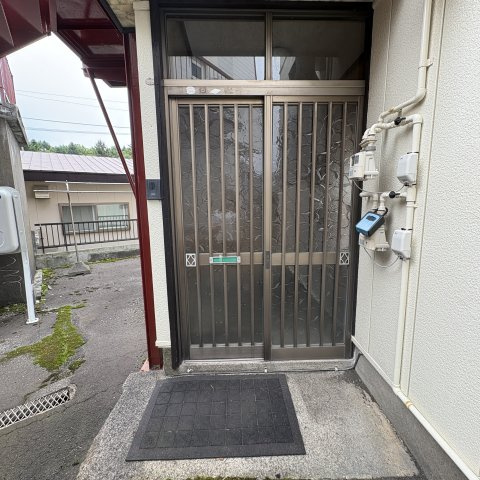 高田アパートのエントランス
