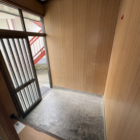 高田アパートの玄関