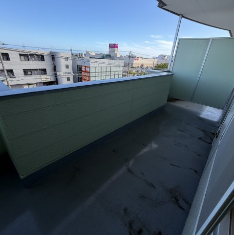 橋本ＨＧビルのバルコニー|暖かな日差しのふりそそぐバルコニー