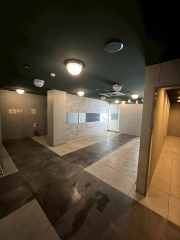 WORVE大阪本町のロビー